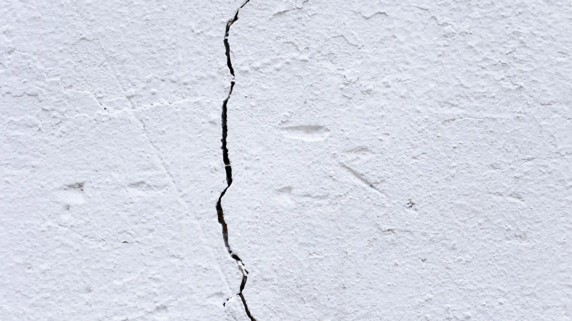 Wall crack